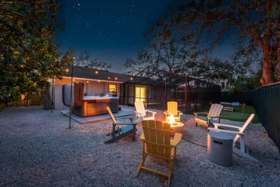 2 mi to IMG | Pool, Hot Tub, Game Room, Mini Golf - Image 1