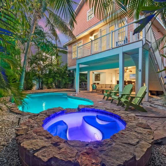 Holmes Beach 5BR | Steps to Beach, Pool + Hot Tub - Image 1