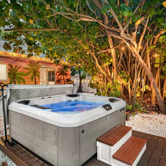 NEW! 7 MI to AMI | Heated Pool, Hot Tub, Fire Pit - Image 1