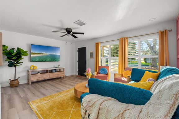 2 mi to IMG | Pool, Hot Tub, Game Room, Mini Golf