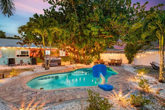 7 MI to AMI | Pool, Hot Tub, Game Room, Fire Pit - Image 2